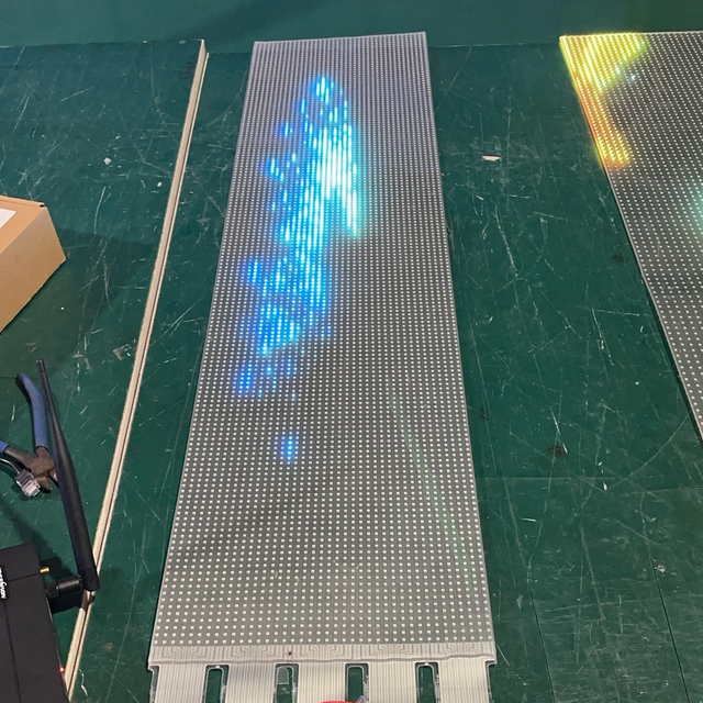 P4-P30屋内屋外LEDクリスタルフィルムスクリーン柔軟な透明ディスプレイ