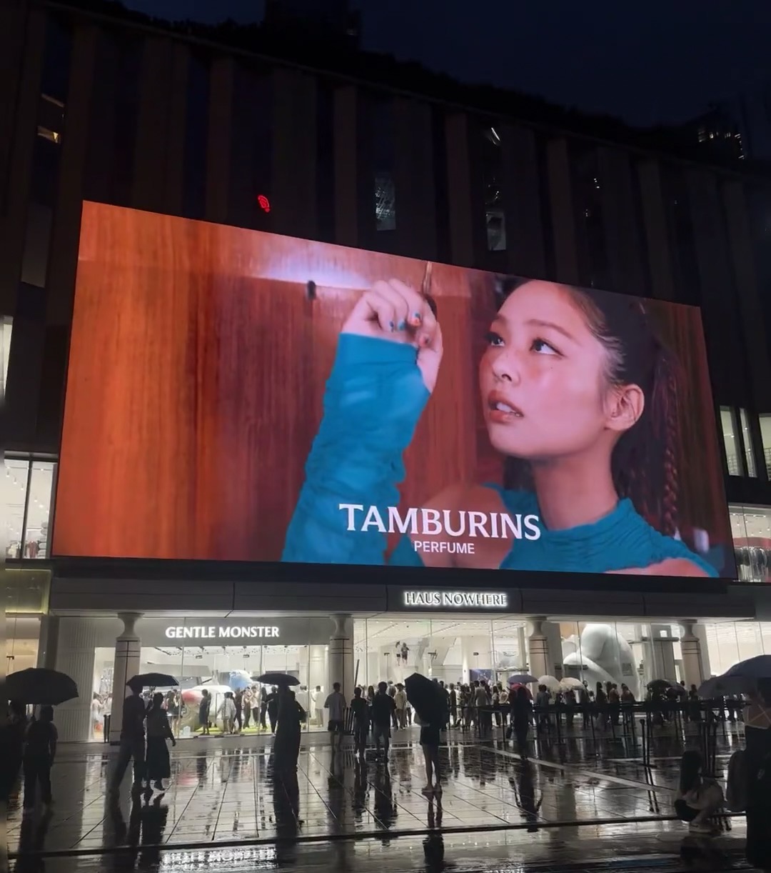 屋外LEDスクリーン